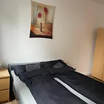 Schoenes Einfaches Zimmer Im Belebten Zentrum