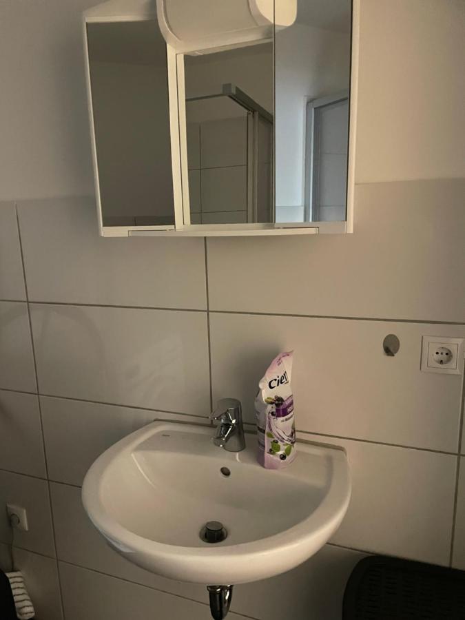 Schoenes Einfaches Zimmer Im Belebten Zentrum Homestay