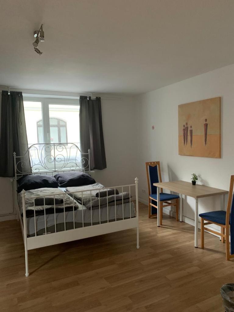 Homestay Schoenes Einfaches Zimmer Im Belebten Zentrum